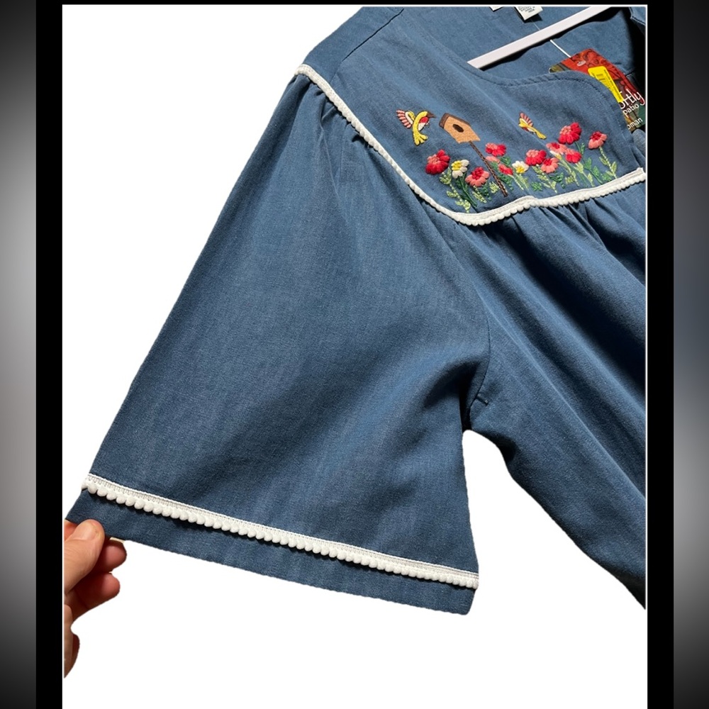 Go Softly Patio Dress Women's M MuuMuu bird Embroidered Chambray Blue Denim NEW - Picture 4 of 13
